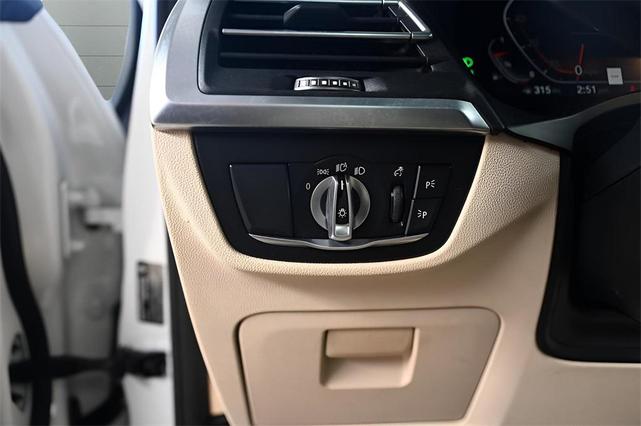 Photo of 2022 Alpine White BMW X4