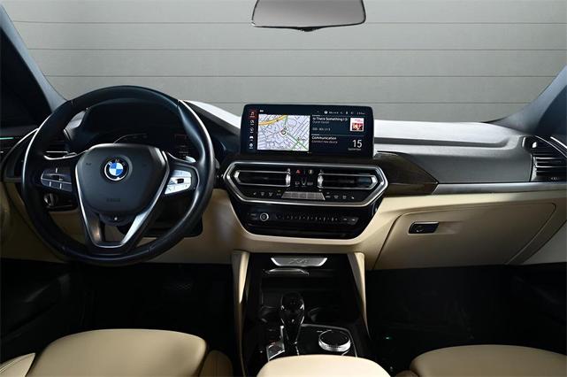 Photo of 2022 Alpine White BMW X4