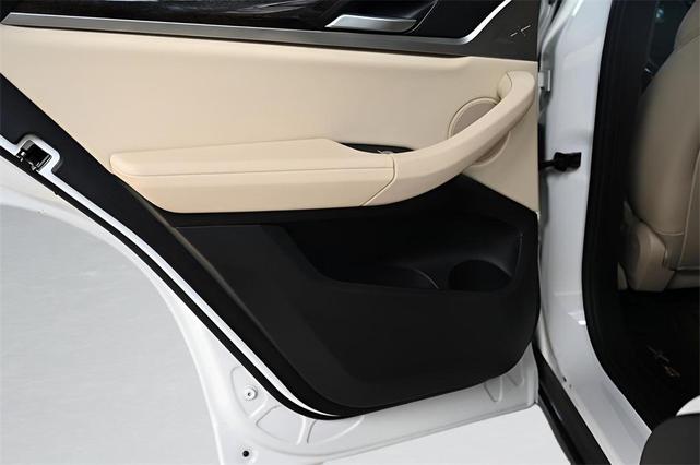 Photo of 2022 Alpine White BMW X4