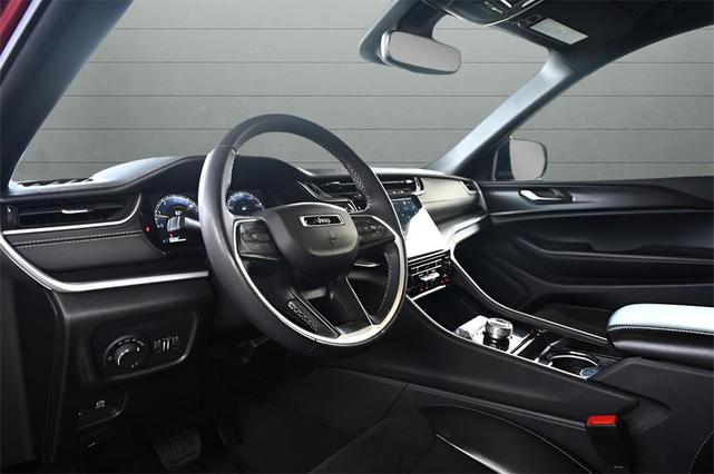 Photo of 2023 Velvet Red Pearlcoat Jeep Grand Cherokee L