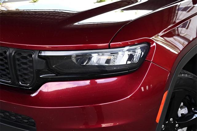 Photo of 2023 Velvet Red Pearlcoat Jeep Grand Cherokee L