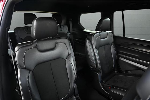 Photo of 2023 Velvet Red Pearlcoat Jeep Grand Cherokee L