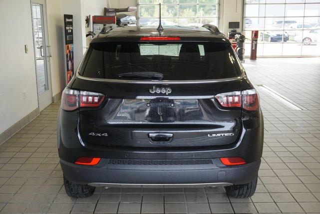 Photo of 2024 Diamond Black Crystal Pearlcoat Jeep Compass
