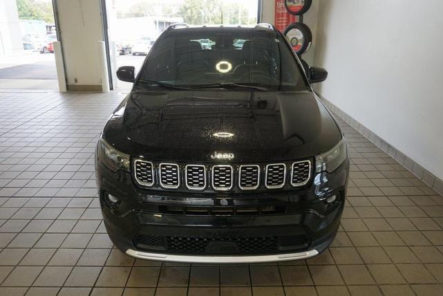 Photo of 2024 Diamond Black Crystal Pearlcoat Jeep Compass