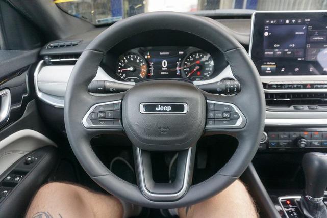 Photo of 2024 Diamond Black Crystal Pearlcoat Jeep Compass