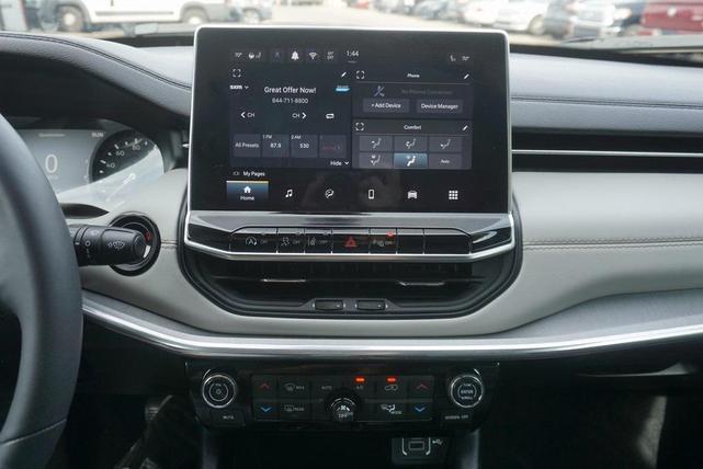 Photo of 2024 Diamond Black Crystal Pearlcoat Jeep Compass