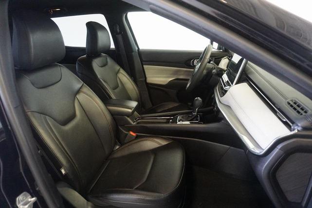 Photo of 2024 Diamond Black Crystal Pearlcoat Jeep Compass