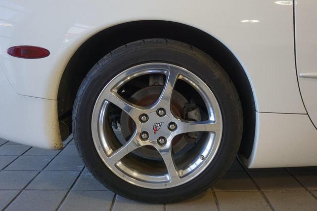 Photo of 2003 Speedway White Chevrolet Corvette