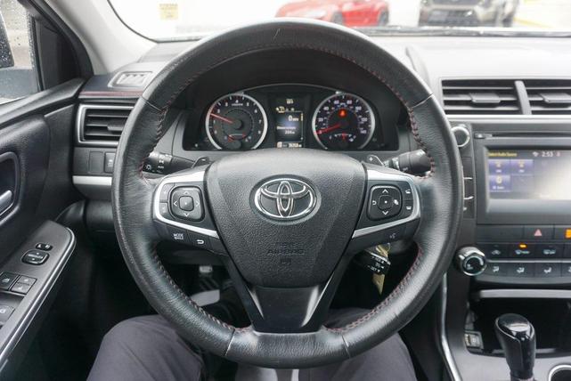 Photo of 2017 Super White Toyota Camry