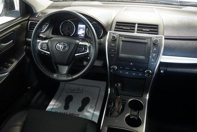 Photo of 2017 Super White Toyota Camry