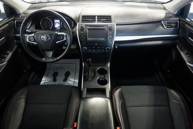 Photo of 2017 Super White Toyota Camry