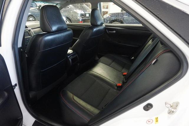 Photo of 2017 Super White Toyota Camry