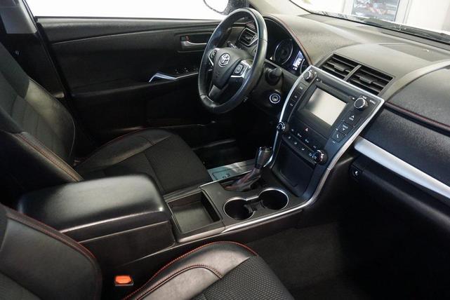 Photo of 2017 Super White Toyota Camry