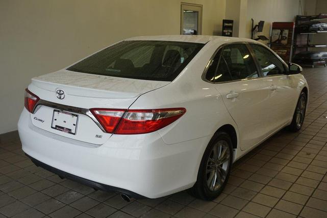 Photo of 2017 Super White Toyota Camry