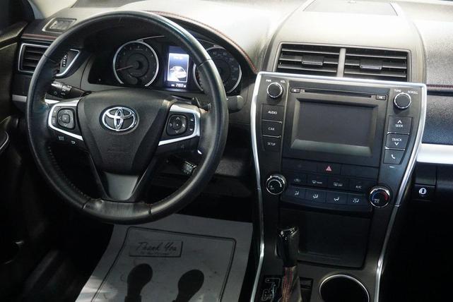 Photo of 2017 Super White Toyota Camry