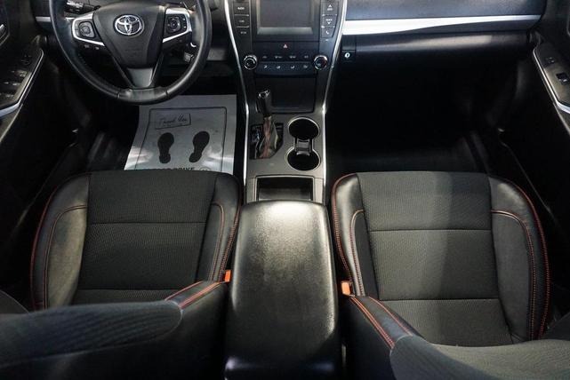 Photo of 2017 Super White Toyota Camry