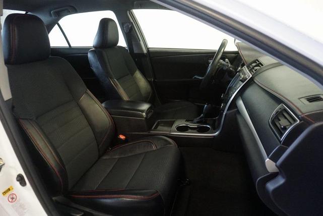 Photo of 2017 Super White Toyota Camry