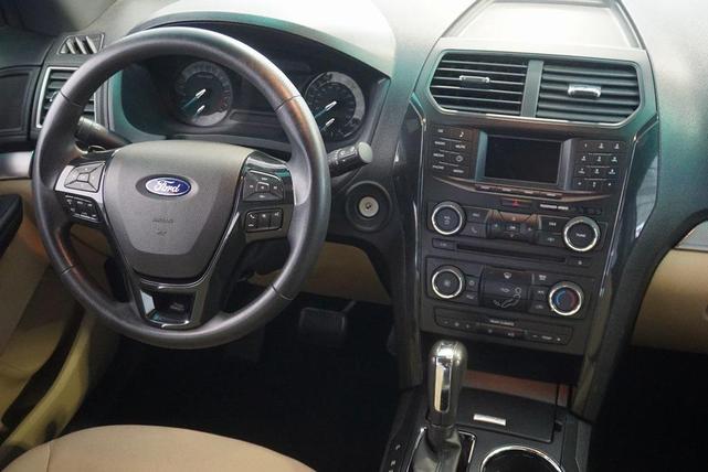 Photo of 2017 Oxford White Ford Explorer