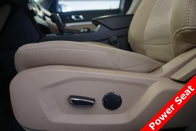 Photo of 2017 Oxford White Ford Explorer