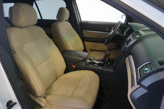 Photo of 2017 Oxford White Ford Explorer