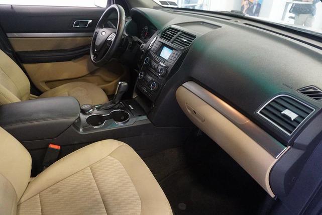 Photo of 2017 Oxford White Ford Explorer