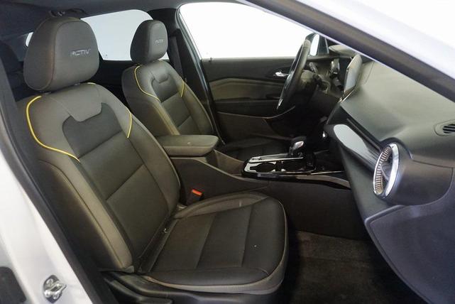 Photo of 2025 Summit White Chevrolet Trax