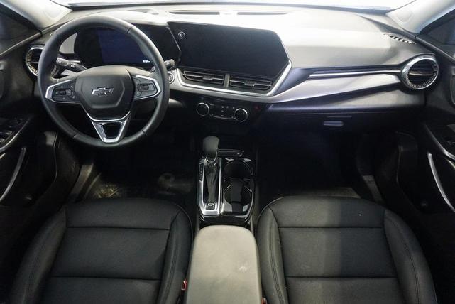 Photo of 2025 Summit White Chevrolet Trax