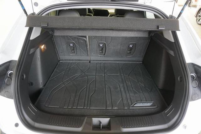Photo of 2025 Summit White Chevrolet Trax