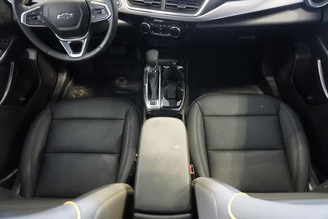 Photo of 2025 Summit White Chevrolet Trax