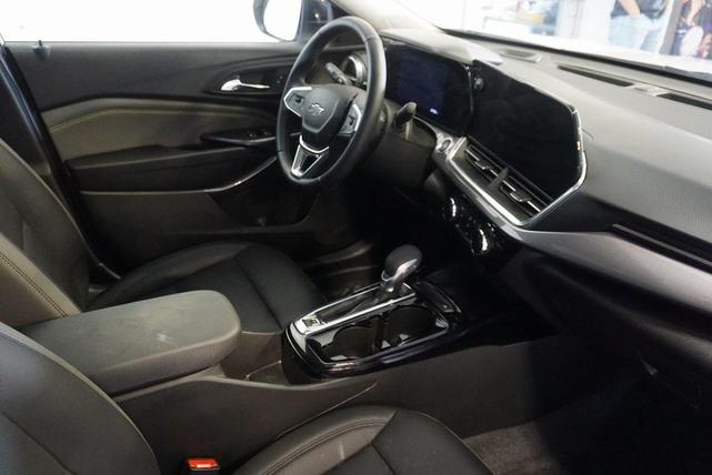 Photo of 2025 Summit White Chevrolet Trax