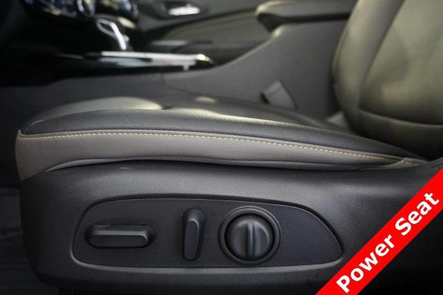 Photo of 2025 Summit White Chevrolet Trax