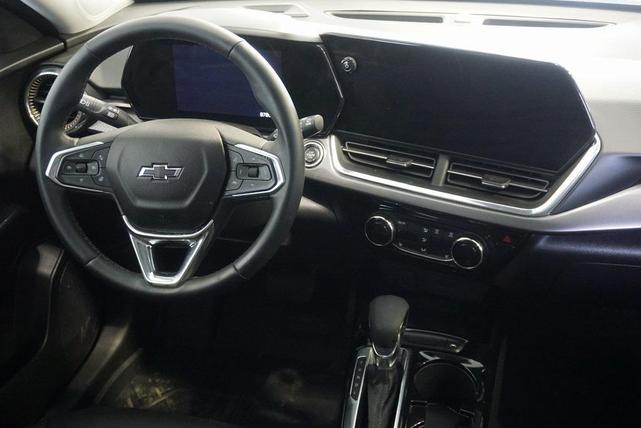 Photo of 2025 Summit White Chevrolet Trax