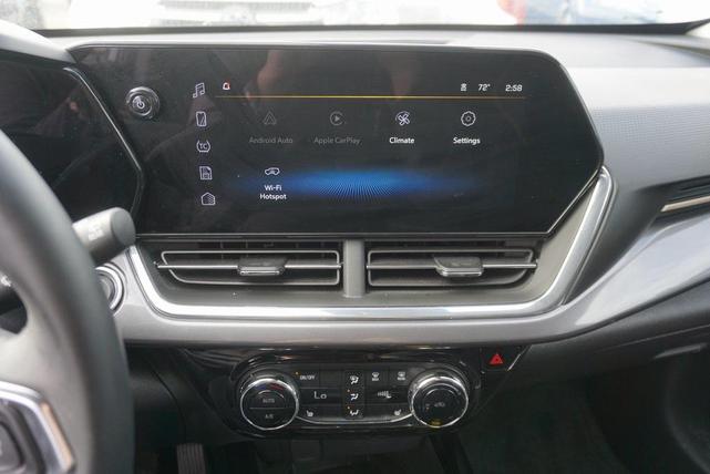 Photo of 2025 Summit White Chevrolet Trax