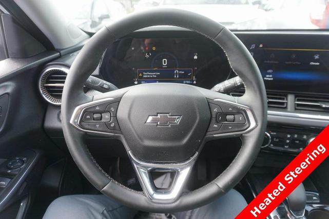 Photo of 2025 Summit White Chevrolet Trax