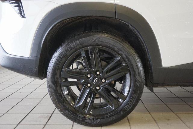 Photo of 2025 Summit White Chevrolet Trax