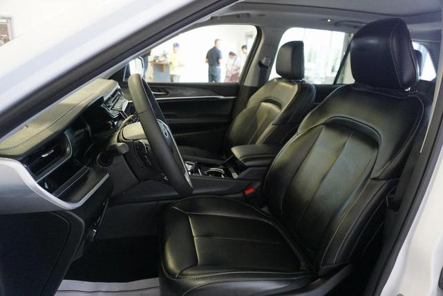 Photo of 2023 Bright White Clearcoat Jeep Grand Cherokee 4xe
