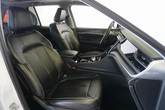 Photo of 2023 Bright White Clearcoat Jeep Grand Cherokee 4xe