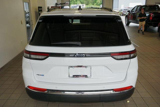 Photo of 2023 Bright White Clearcoat Jeep Grand Cherokee 4xe