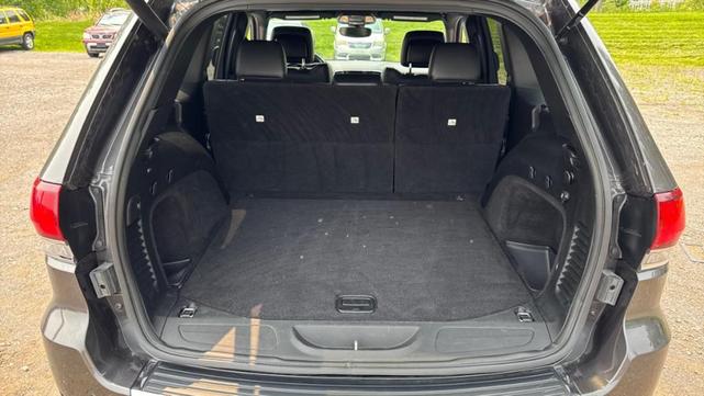 Photo of 2021 Granite Crystal Metallic Jeep Grand Cherokee