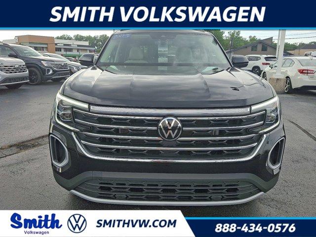 Photo of 2025 Deep Black Pearl Effect Volkswagen Atlas