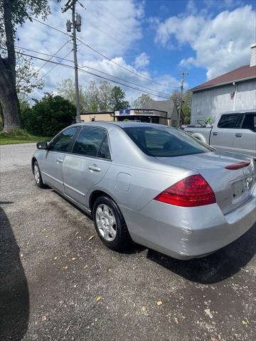 Photo of 2006 Alabaster Silver Metallic Honda Accord