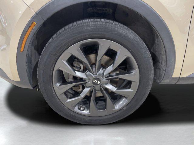 Photo of 2021 Crystal Beige Kia Sorento