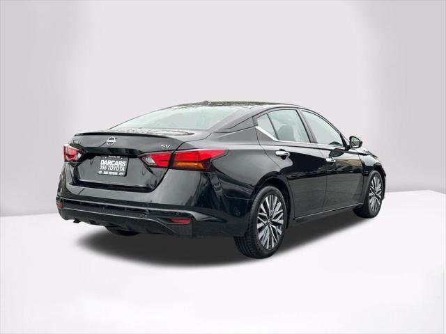Photo of 2023 Super Black Clearcoat Nissan Altima