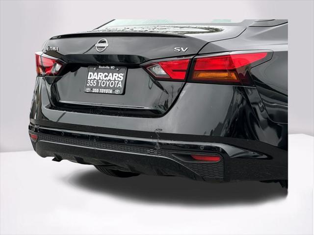 Photo of 2023 Super Black Clearcoat Nissan Altima