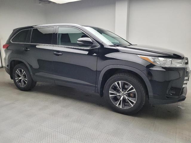 Photo of 2019 Midnight Black Metallic Toyota Highlander