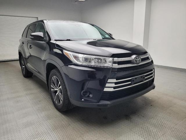 Photo of 2019 Midnight Black Metallic Toyota Highlander