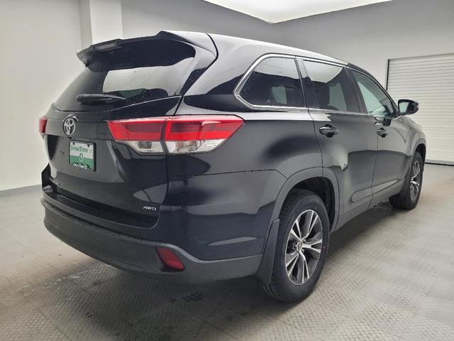 Photo of 2019 Midnight Black Metallic Toyota Highlander