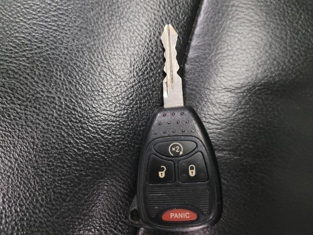 Photo of 2017 Granite Crystal Metallic Clearcoat Jeep Patriot