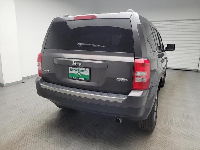 Photo of 2017 Granite Crystal Metallic Clearcoat Jeep Patriot