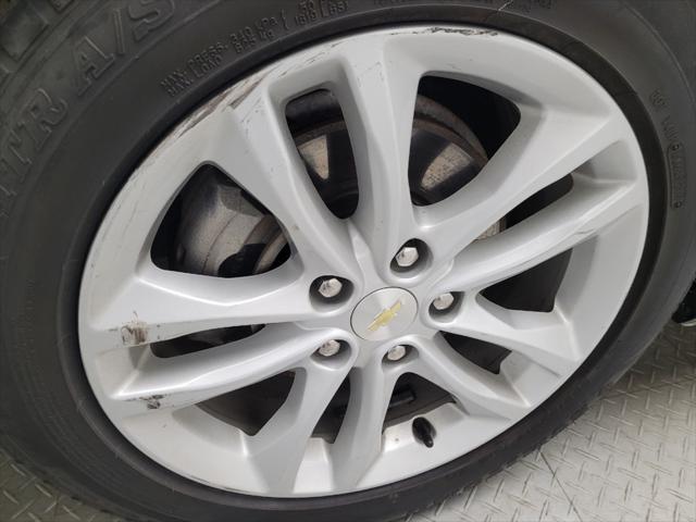Photo of 2018 White Chevrolet Malibu